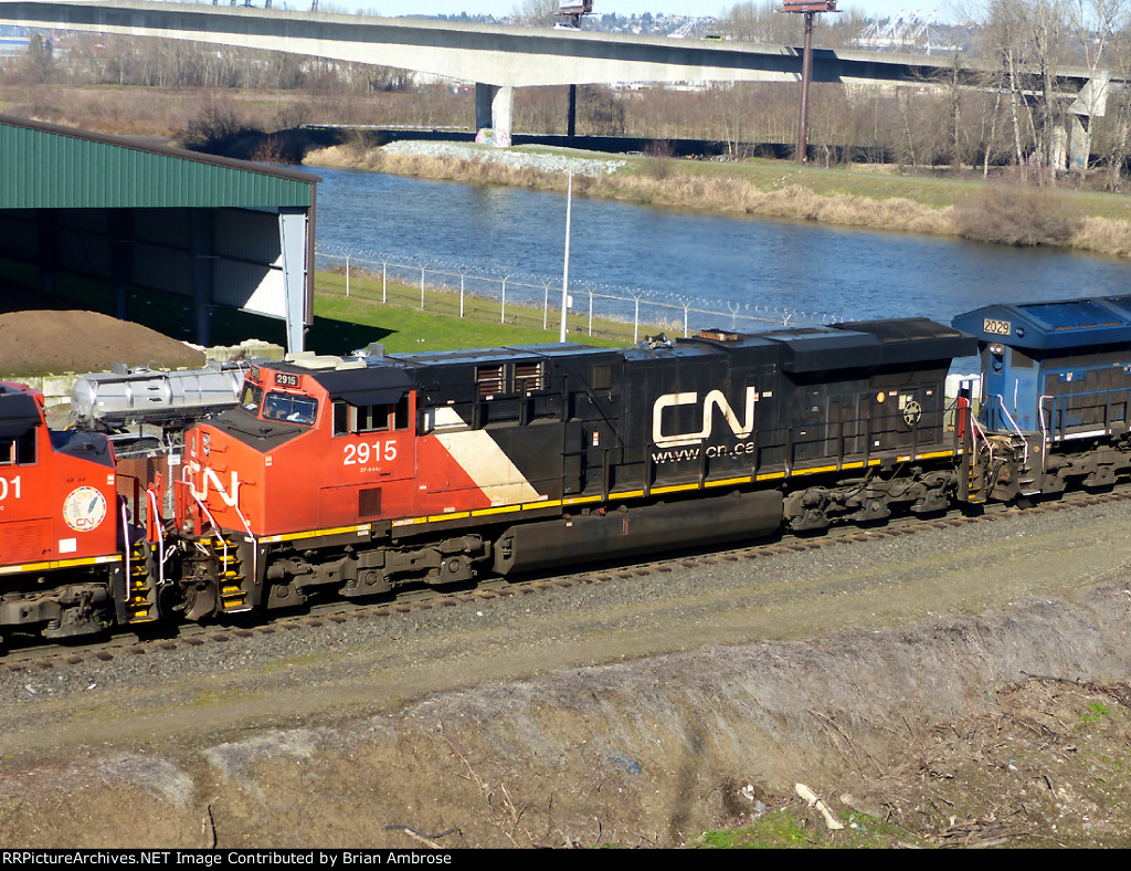 CN ES44AC 2915